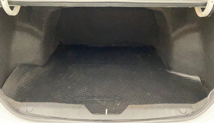 2016 Maruti Ciaz ZXI+, Petrol, Manual, 81,800 km, Boot Inside
