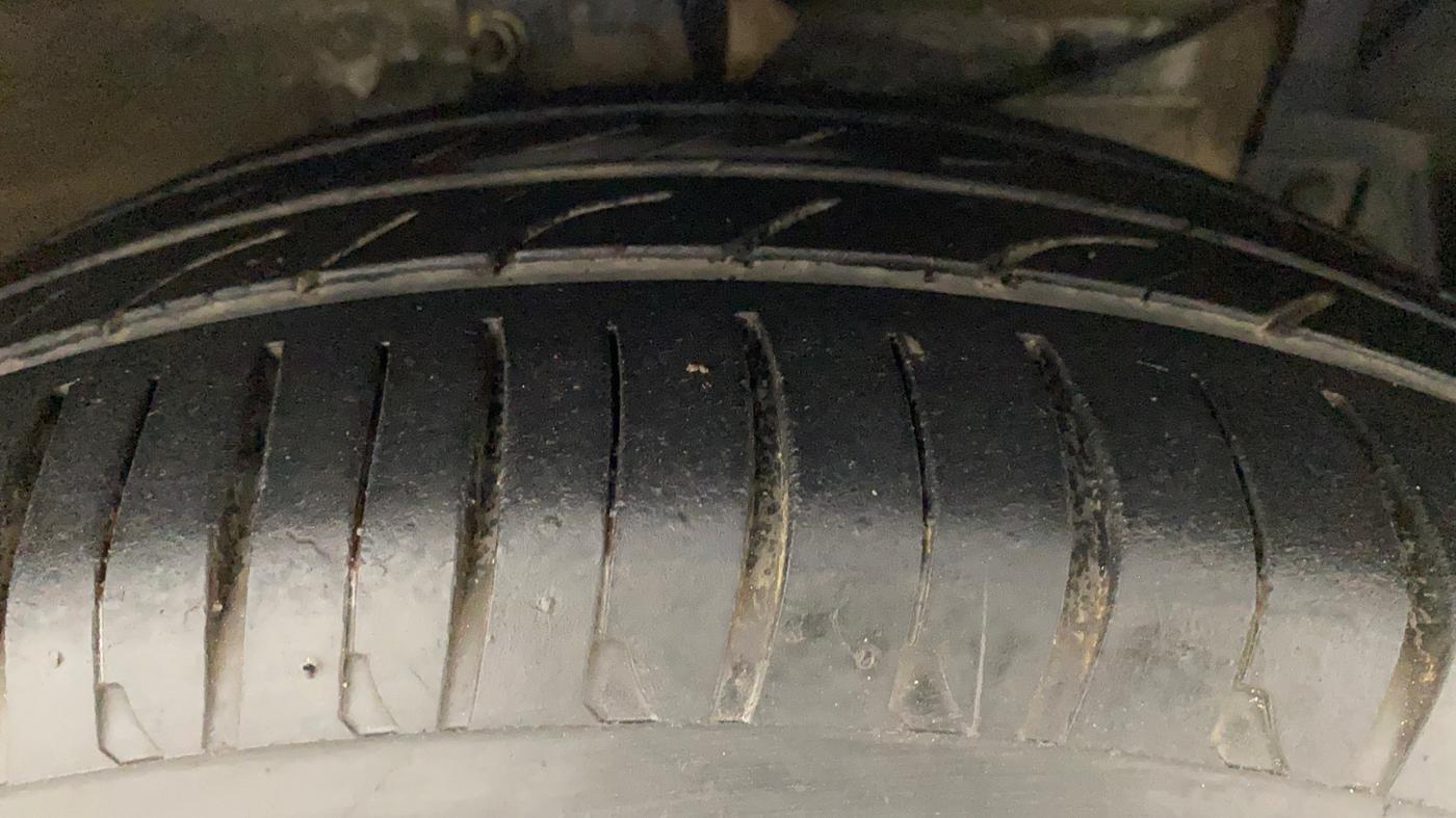 2016 Maruti Ciaz ZXI+, Petrol, Manual, 81,800 km, Right Front Tyre Tread