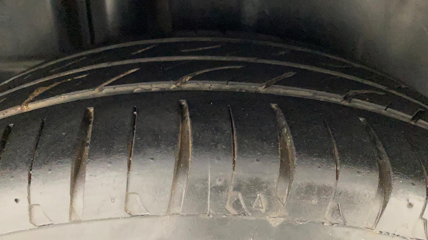 2016 Maruti Ciaz ZXI+, Petrol, Manual, 81,800 km, Right Rear Tyre Tread
