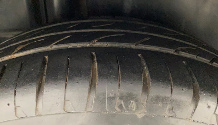 2016 Maruti Ciaz ZXI+, Petrol, Manual, 81,800 km, Right Rear Tyre Tread