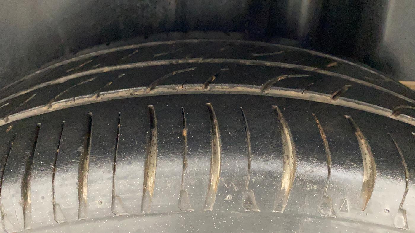 2016 Maruti Ciaz ZXI+, Petrol, Manual, 81,800 km, Left Rear Tyre Tread
