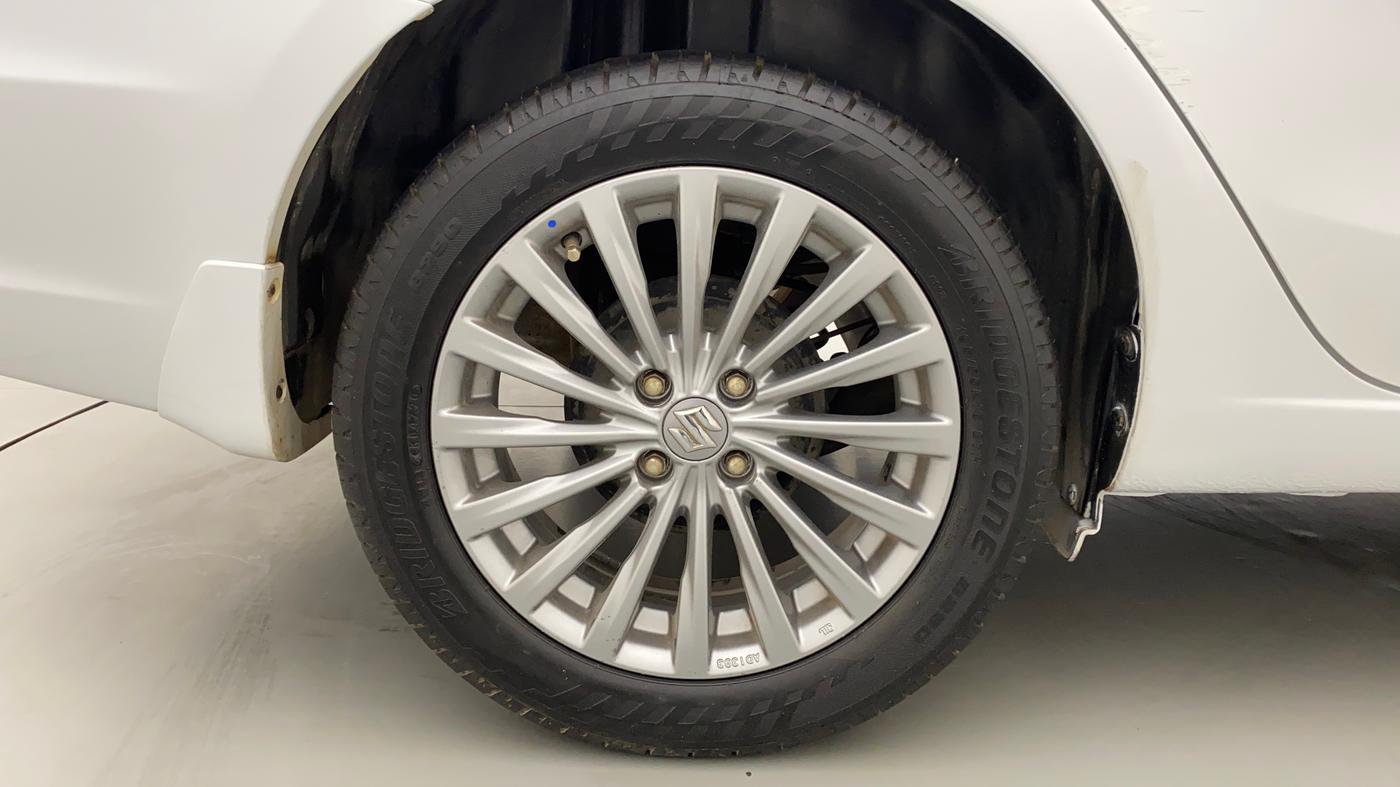 2016 Maruti Ciaz ZXI+, Petrol, Manual, 81,800 km, Right Rear Wheel
