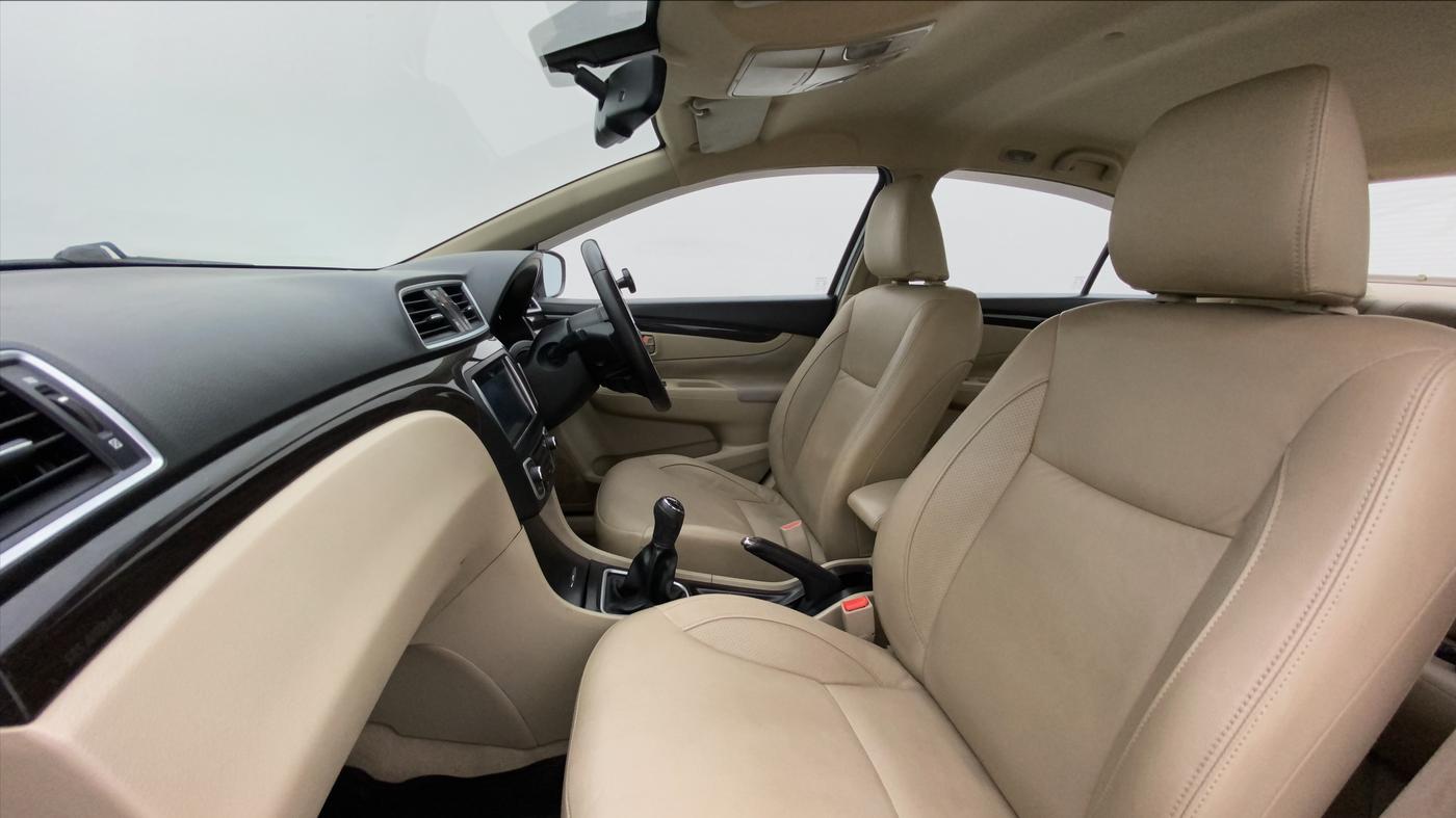 2016 Maruti Ciaz ZXI+, Petrol, Manual, 81,800 km, Right Side Front Door Cabin