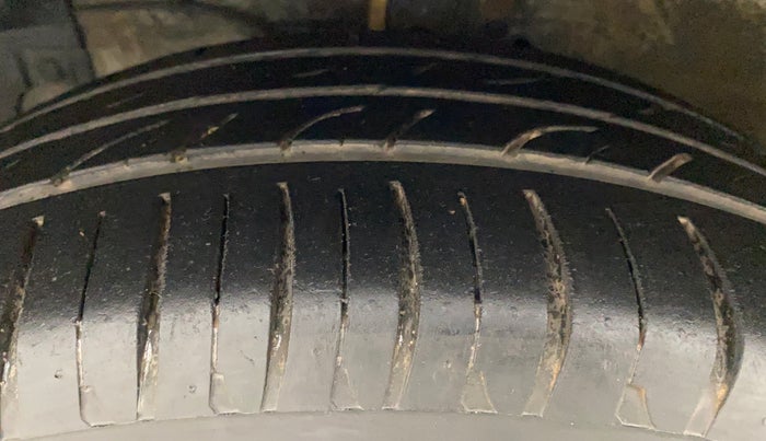 2016 Maruti Ciaz ZXI+, Petrol, Manual, 81,800 km, Left Front Tyre Tread