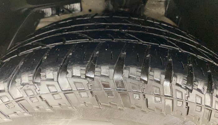 2015 Mahindra XUV500 W6, Diesel, Manual, 92,098 km, Left Front Tyre Tread