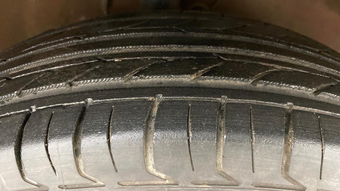 2010 Maruti Ritz VXI, Petrol, Manual, 44,344 km, Right Front Tyre Tread