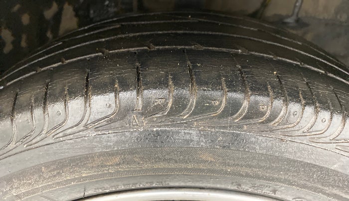 2012 Toyota Etios VD, Diesel, Manual, 95,842 km, Right Front Tyre Tread