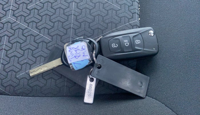 2024 Tata Tiago XT RHYTHM PETROL, Petrol, Manual, 1,773 km, Key Close Up