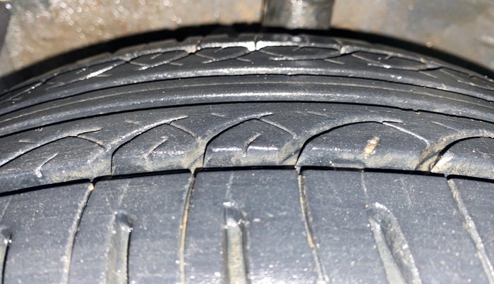 2013 Hyundai i20 MAGNA (O) 1.2, Petrol, Manual, 53,339 km, Left Front Tyre Tread