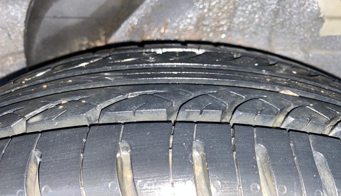 2013 Hyundai i20 MAGNA (O) 1.2, Petrol, Manual, 53,339 km, Left Rear Tyre Tread