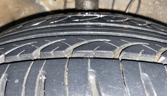 2013 Hyundai i20 MAGNA (O) 1.2, Petrol, Manual, 53,339 km, Right Front Tyre Tread