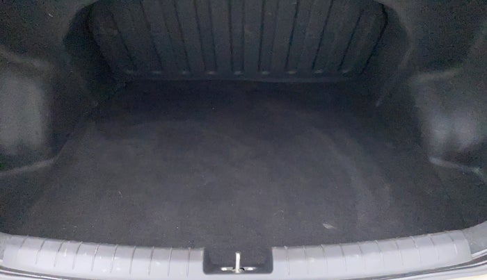 2017 Hyundai Xcent SX 1.2 OPT, Petrol, Manual, 13,805 km, Boot Inside