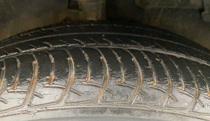 2016 Maruti Celerio VXI AMT (O), Petrol, Automatic, 15,807 km, Right Front Tyre Tread
