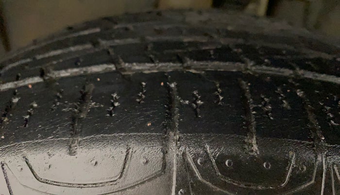 2019 Jeep Compass SPORT PLUS 1.4 PETROL, Petrol, Manual, 24,495 km, Left Front Tyre Tread