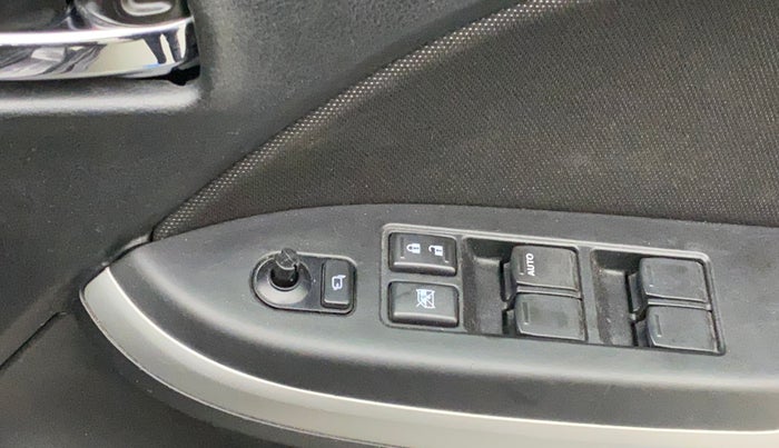 2017 Maruti Baleno ALPHA PETROL 1.2, Petrol, Manual, 46,223 km, Left rear-view mirror - ORVM switch has minor damage