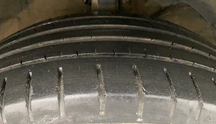 2017 Maruti Baleno ALPHA PETROL 1.2, Petrol, Manual, 46,223 km, Right Front Tyre Tread