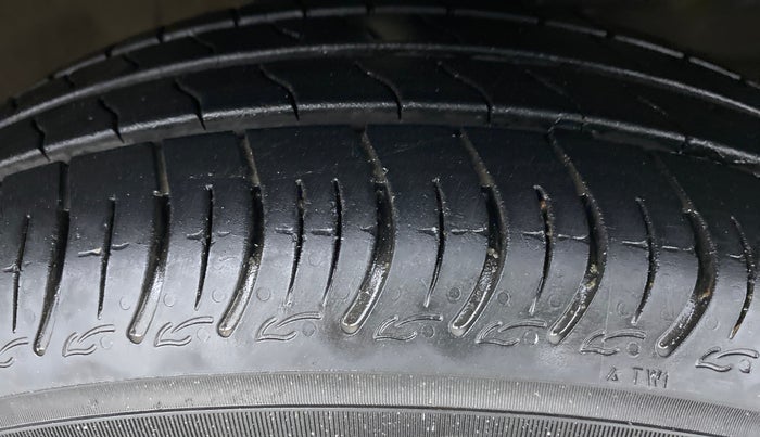 2019 Maruti S PRESSO VXI PLUS, Petrol, Manual, 21,065 km, Right Front Tyre Tread