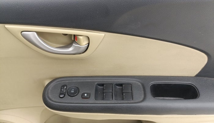 2014 Honda Amaze 1.2L I-VTEC VX AT, CNG, Automatic, 1,00,302 km, Driver Side Door Panels Control