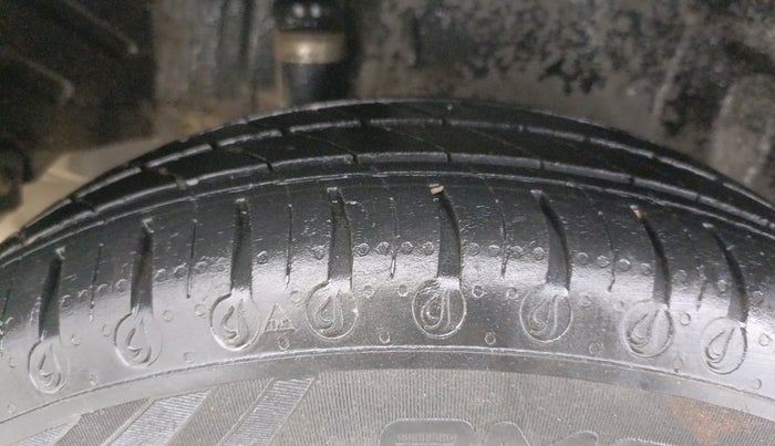 2014 Honda Amaze 1.2L I-VTEC VX AT, CNG, Automatic, 1,00,302 km, Right Rear Tyre Tread