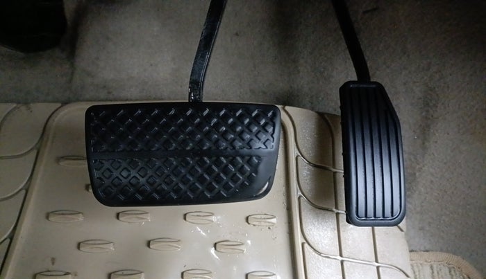 2014 Honda Amaze 1.2L I-VTEC VX AT, CNG, Automatic, 1,00,302 km, Pedals