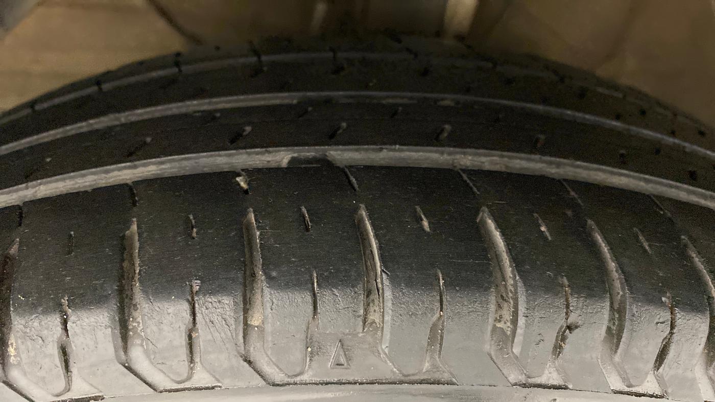 2018 Maruti Swift VXI AMT, Petrol, Automatic, 56,410 km, Left Front Tyre Tread