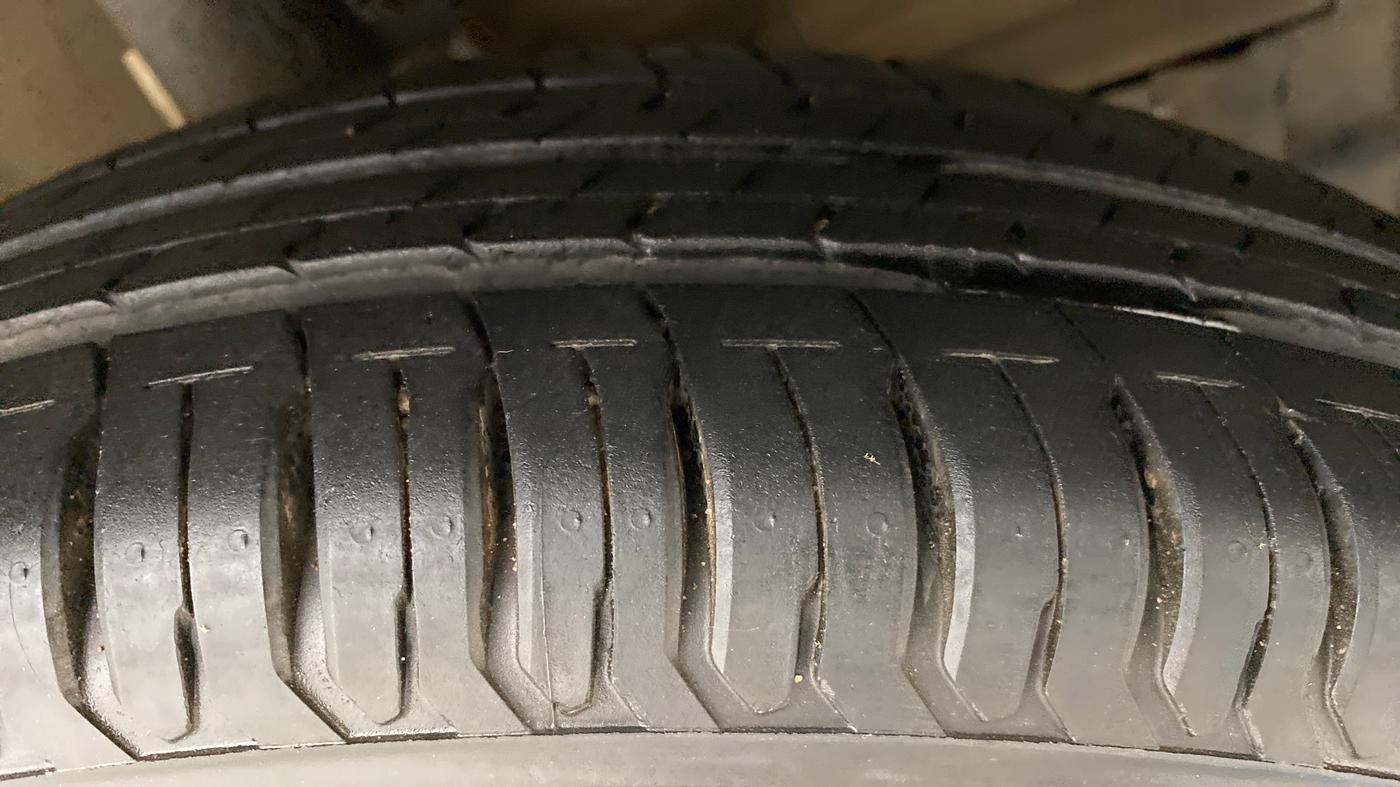 2018 Maruti Swift VXI AMT, Petrol, Automatic, 56,410 km, Right Front Tyre Tread