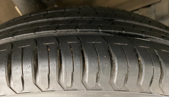 2018 Maruti Swift VXI AMT, Petrol, Automatic, 56,410 km, Right Front Tyre Tread