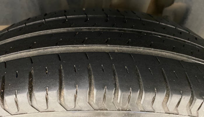 2018 Maruti Swift VXI AMT, Petrol, Automatic, 56,410 km, Left Rear Tyre Tread