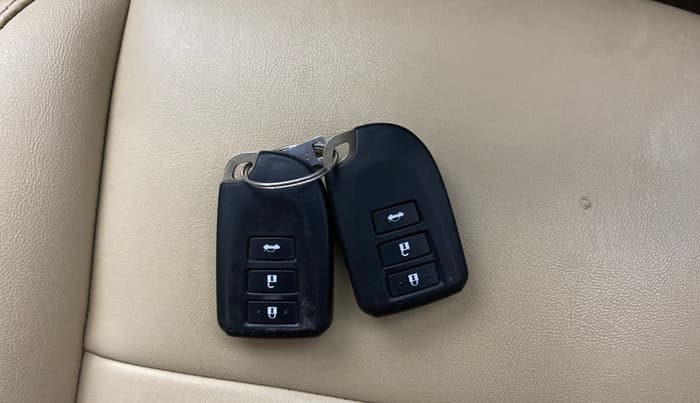 2018 Toyota YARIS VX MT, Petrol, Manual, 1,20,138 km, Key Close Up