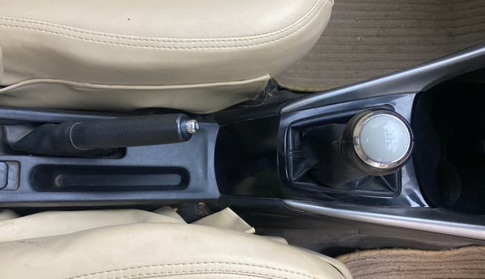 2018 Toyota YARIS VX MT, Petrol, Manual, 1,20,138 km, Gear Lever