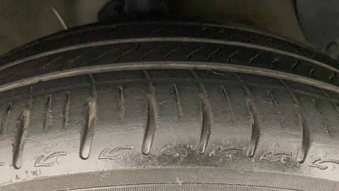 2021 Hyundai GRAND I10 NIOS ASTA 1.2 KAPPA VTVT, Petrol, Manual, 37,372 km, Right Front Tyre Tread