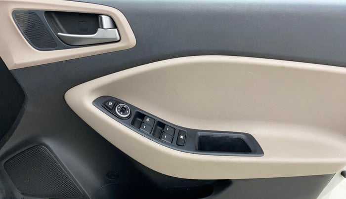 2015 Hyundai Elite i20 SPORTZ 1.2, Petrol, Manual, 18,421 km, Driver Side Door Panels Control