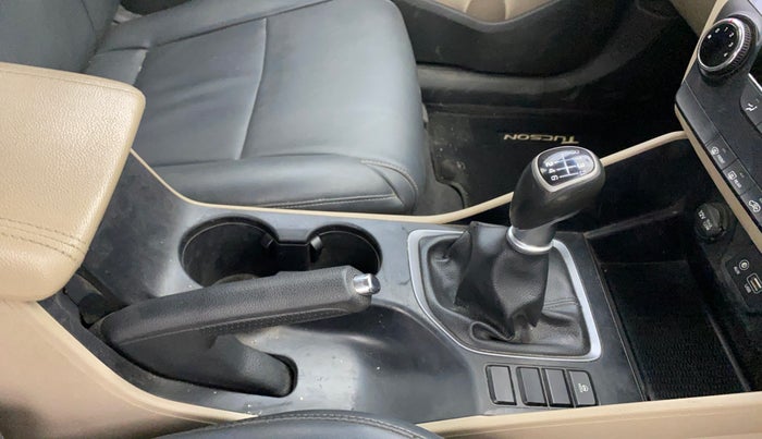 2017 Hyundai Tucson 2WD MT PETROL, Petrol, Manual, 72,220 km, Gear Lever