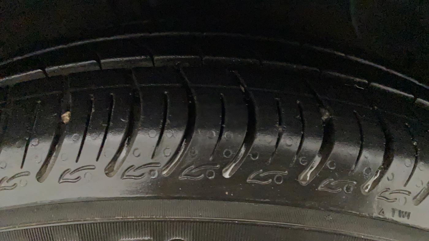 2018 Hyundai Grand i10 SPORTZ AT 1.2 KAPPA VTVT, Petrol, Automatic, 21,668 km, Right Front Tyre Tread