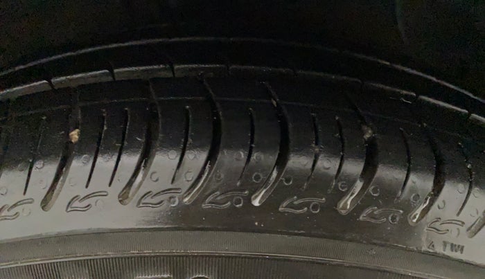 2018 Hyundai Grand i10 SPORTZ AT 1.2 KAPPA VTVT, Petrol, Automatic, 21,668 km, Right Front Tyre Tread