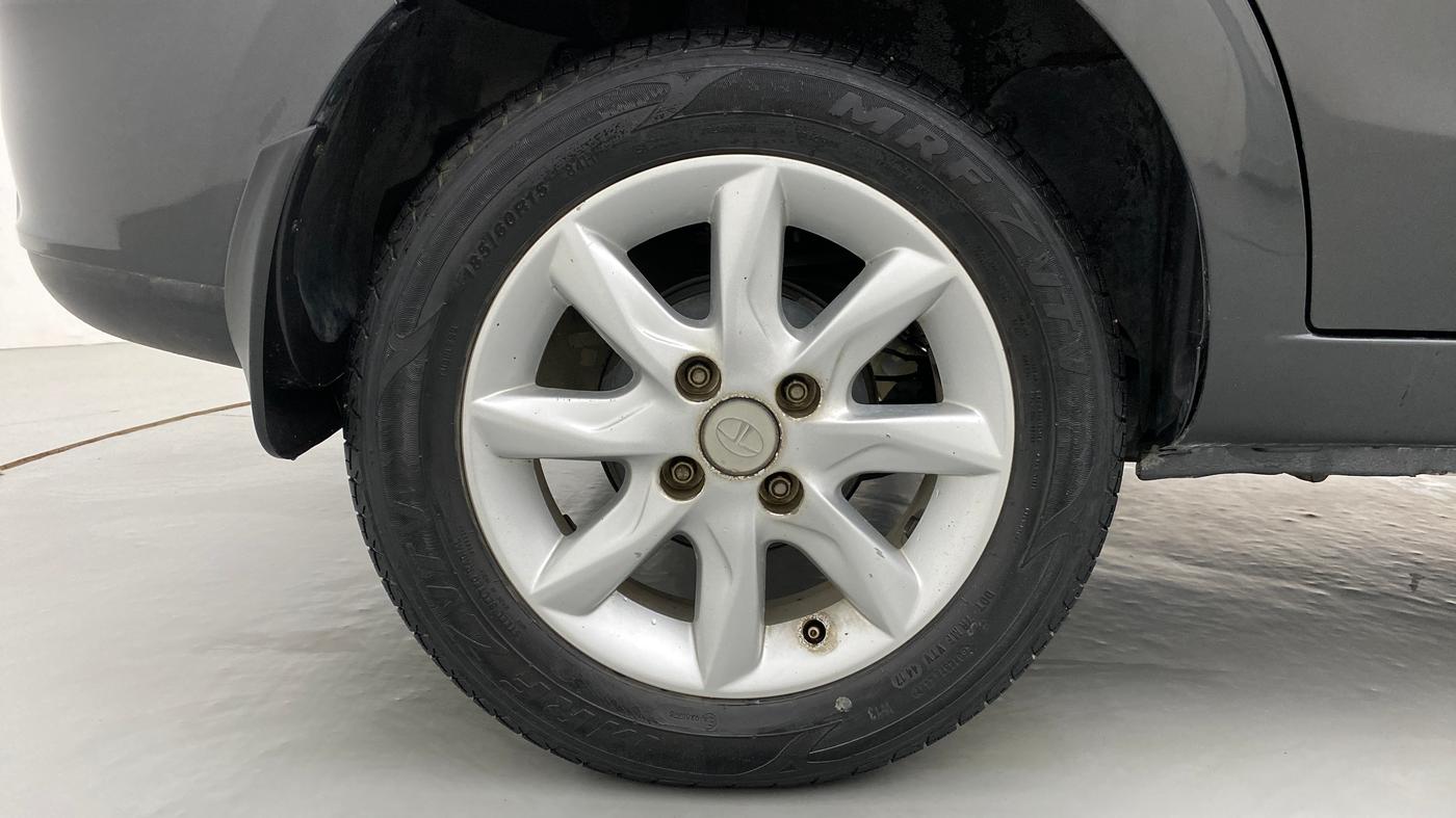 2017 Tata Zest XT QUADRAJET 90PS, Diesel, Manual, 43,938 km, Right Rear Wheel