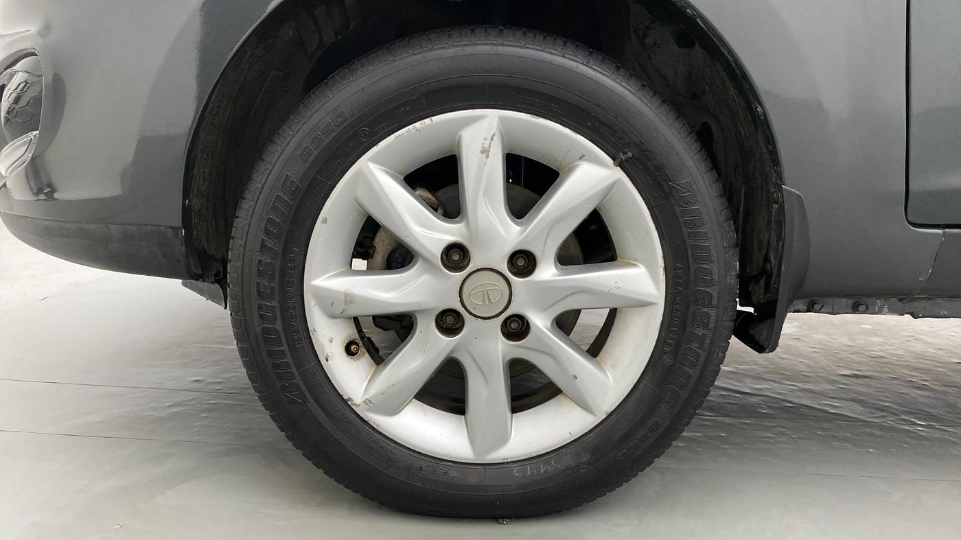 2017 Tata Zest XT QUADRAJET 90PS, Diesel, Manual, 43,938 km, Left Front Wheel