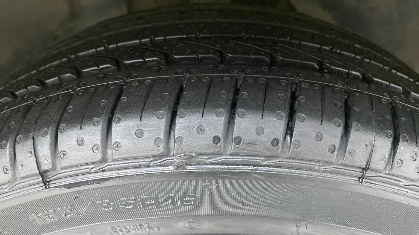 2020 Tata ALTROZ XZ 1.2, Petrol, Manual, 61,797 km, Right Front Tyre Tread