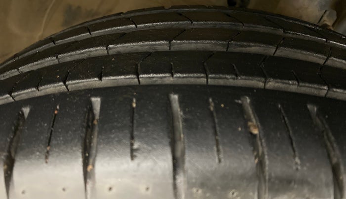 2021 Maruti Baleno ZETA CVT PETROL 1.2, Petrol, Automatic, 9,754 km, Right Front Tyre Tread