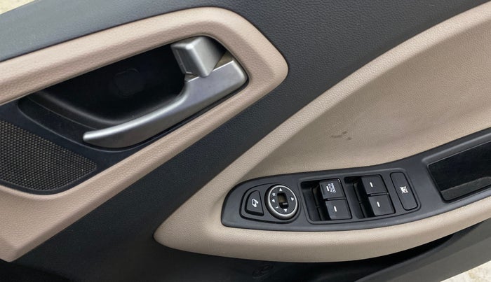 2018 Hyundai Elite i20 ASTA 1.4 CRDI, Diesel, Manual, 89,392 km, Driver Side Door Panels Control