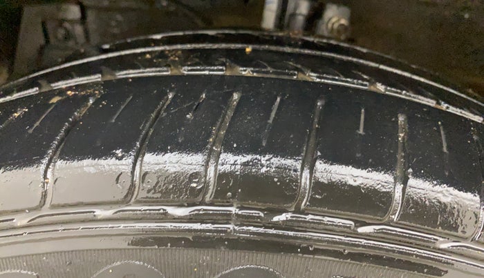 2015 Maruti Swift ZXI, Petrol, Manual, 65,375 km, Left Front Tyre Tread