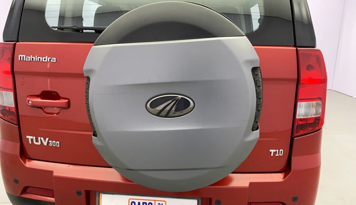 2017 Mahindra TUV300 T10 DUAL TONE, Diesel, Manual, 65,056 km, Spare Tyre