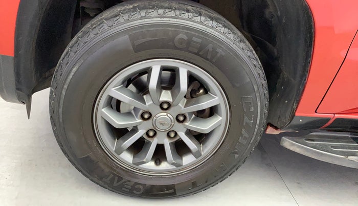 2017 Mahindra TUV300 T10 DUAL TONE, Diesel, Manual, 65,056 km, Left Front Wheel