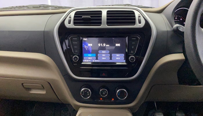 2017 Mahindra TUV300 T10 DUAL TONE, Diesel, Manual, 65,056 km, Air Conditioner