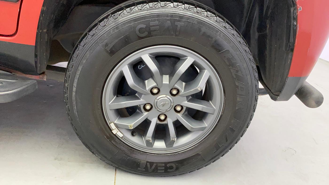 2017 Mahindra TUV300 T10 DUAL TONE, Diesel, Manual, 65,056 km, Left Rear Wheel