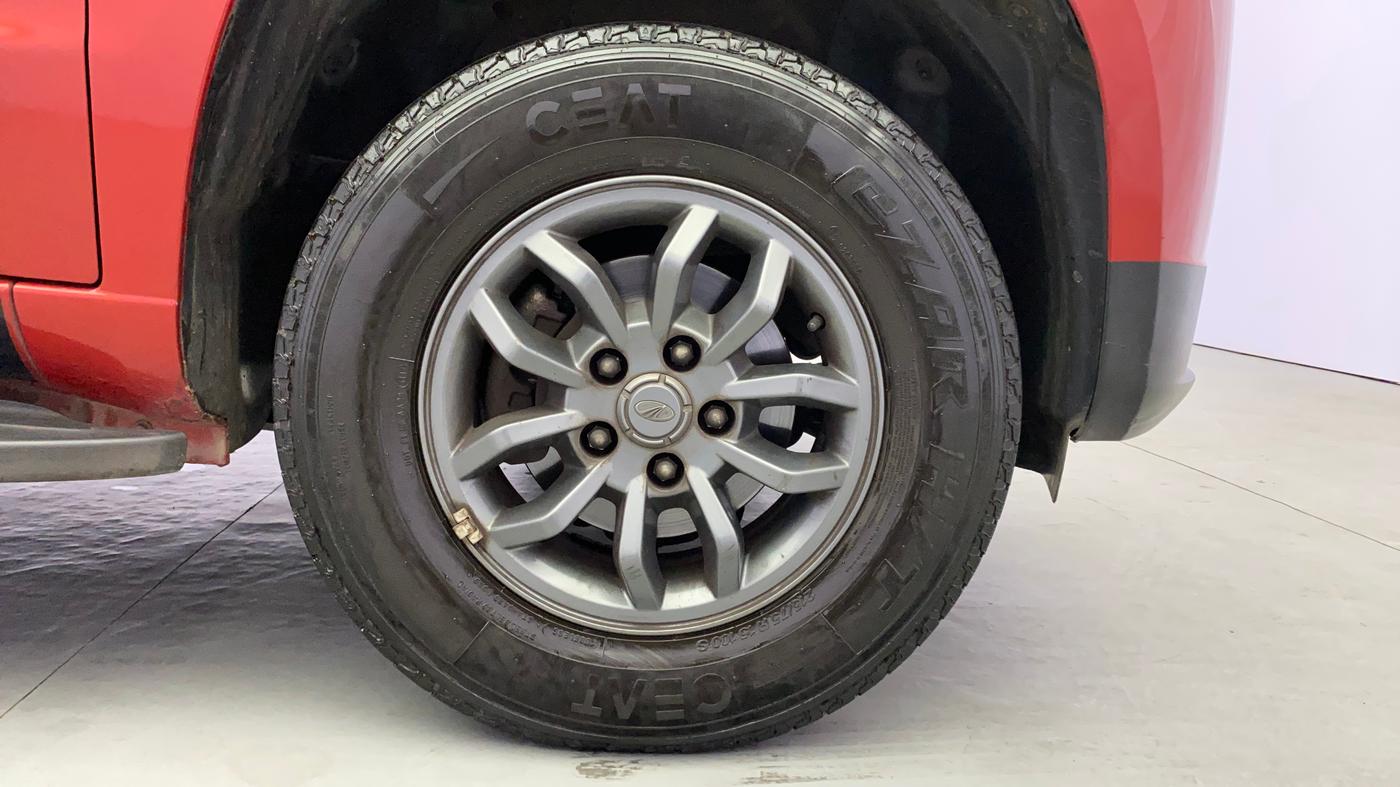 2017 Mahindra TUV300 T10 DUAL TONE, Diesel, Manual, 65,056 km, Right Front Wheel