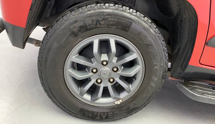 2017 Mahindra TUV300 T10 DUAL TONE, Diesel, Manual, 65,056 km, Right Rear Wheel