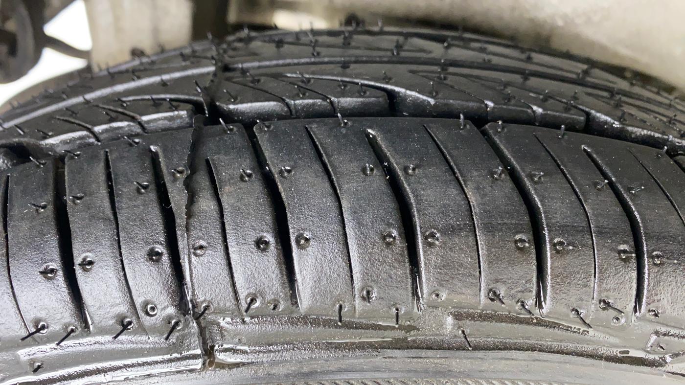 2014 Maruti Alto 800 VXI, CNG, Manual, 62,381 km, Right Rear Tyre Tread