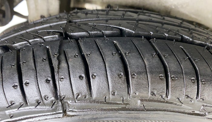 2014 Maruti Alto 800 VXI, CNG, Manual, 62,381 km, Right Rear Tyre Tread
