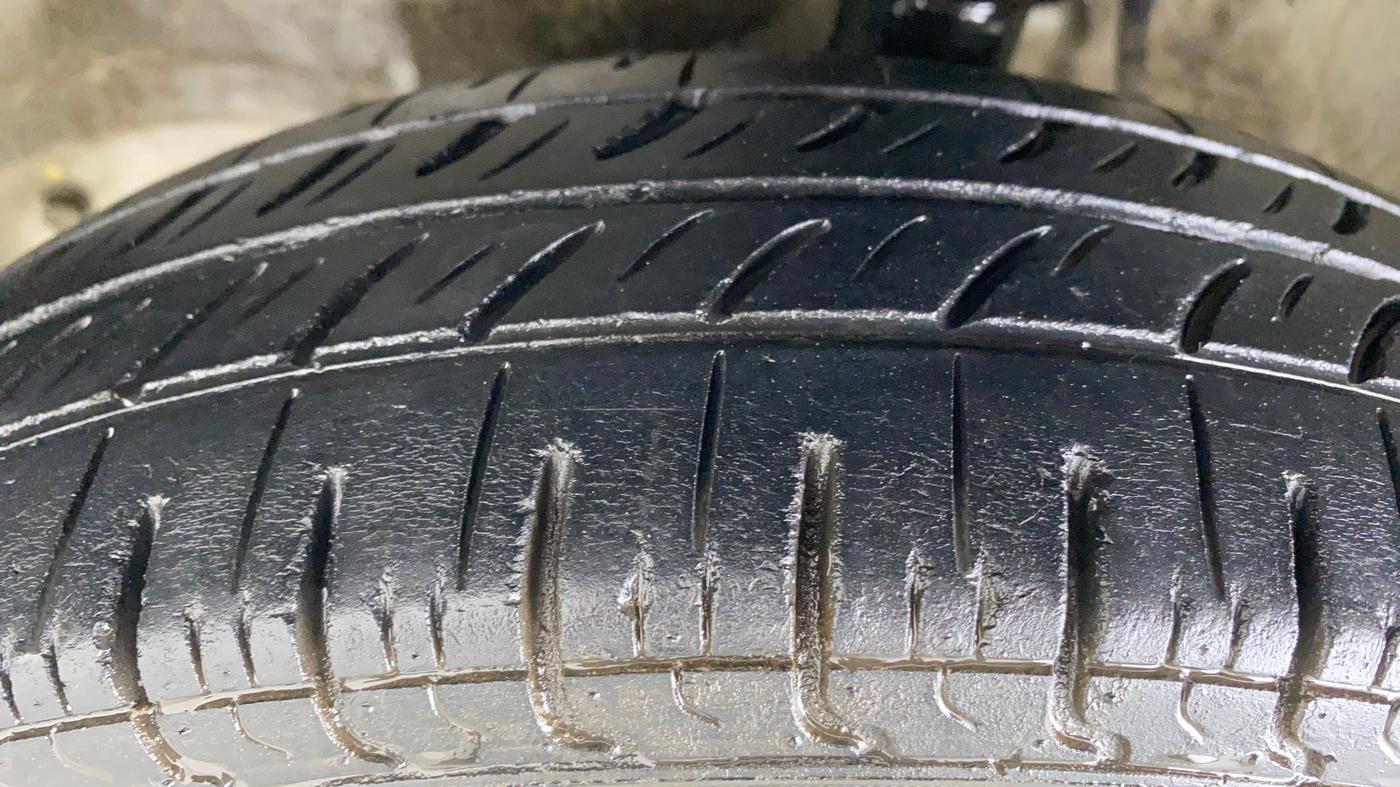 2014 Maruti Alto 800 VXI, CNG, Manual, 62,381 km, Left Front Tyre Tread